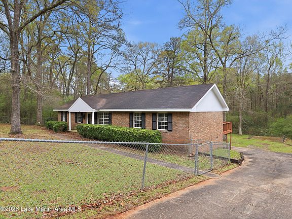 3rd image of 818 Godwin Rd