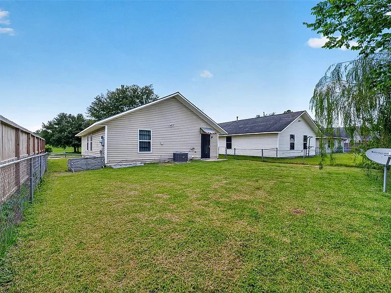 11411 Roandale Dr — Photo 32