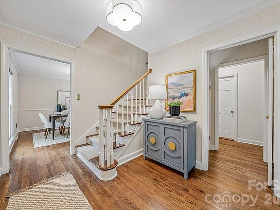 4th image of 1024 Court Dr