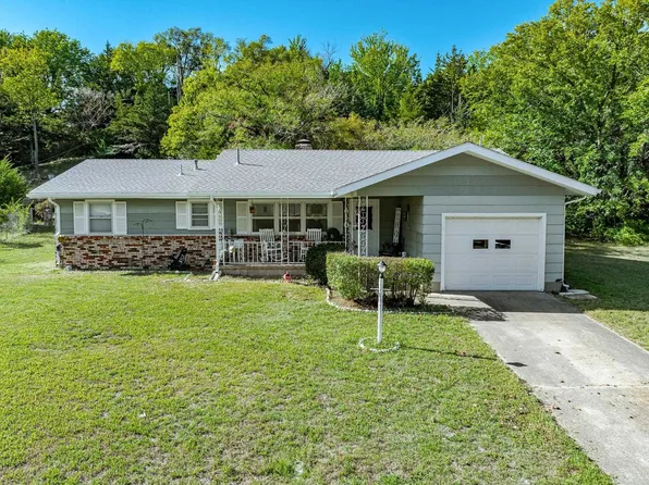 410 Highland Dr, Arkansas City, KS 67005