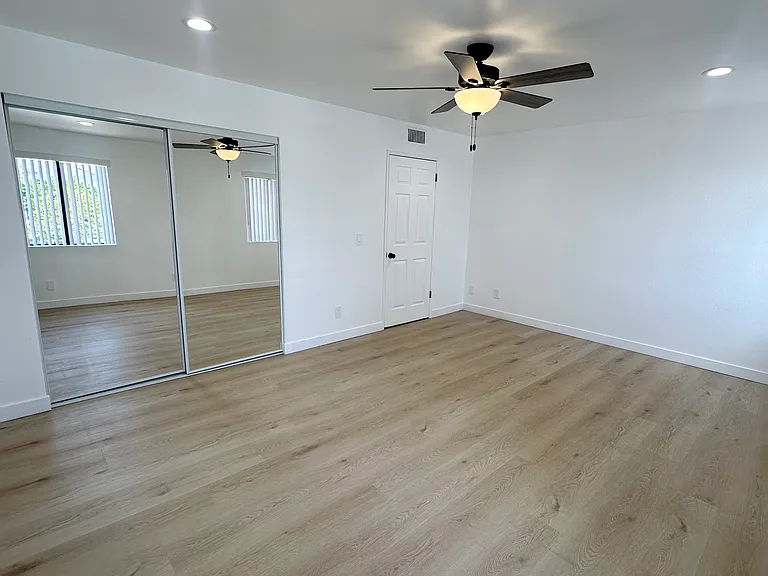 1150 N Columbus Ave #4 — Photo 9