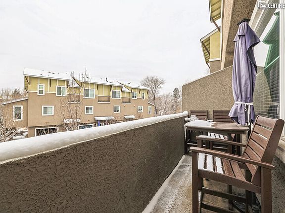 Table, umbrella w/lights & chairs to enjoy the Truckee
