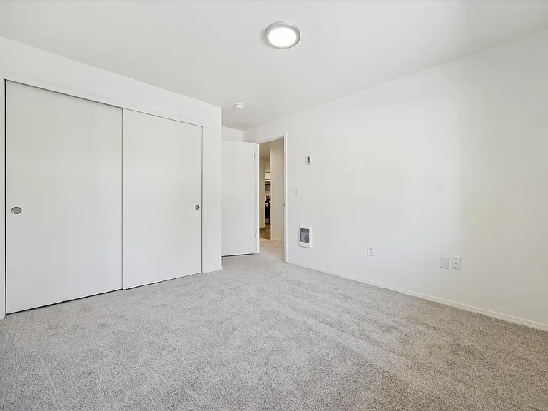 Crestbrook Apartments — Photo 23