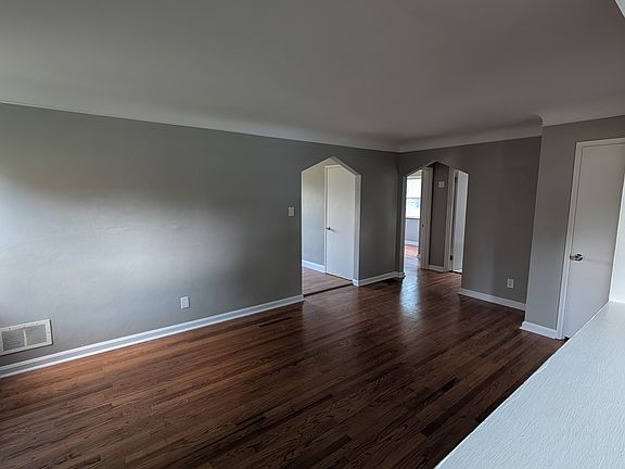 2nd image of 3600 Lakewood Dr