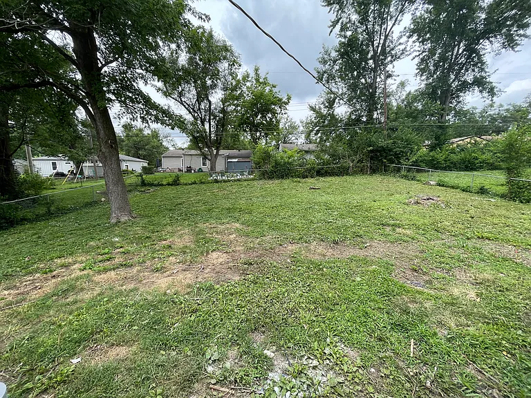 9306 Lewis Ave — Photo 17