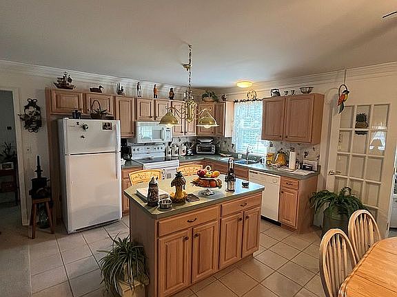 2nd image of 458 Woodside Rd