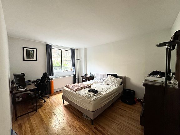 5th image of 433 W 43rd St APT 1D