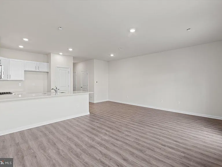 28 Whaler Dr — Photo 10