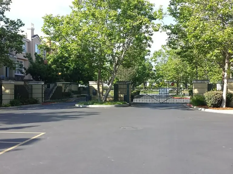 3737 Langdon Cmn — Photo 19