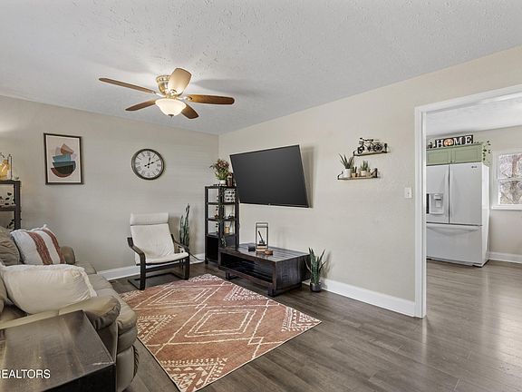 3rd image of 732 Green Meadows Dr