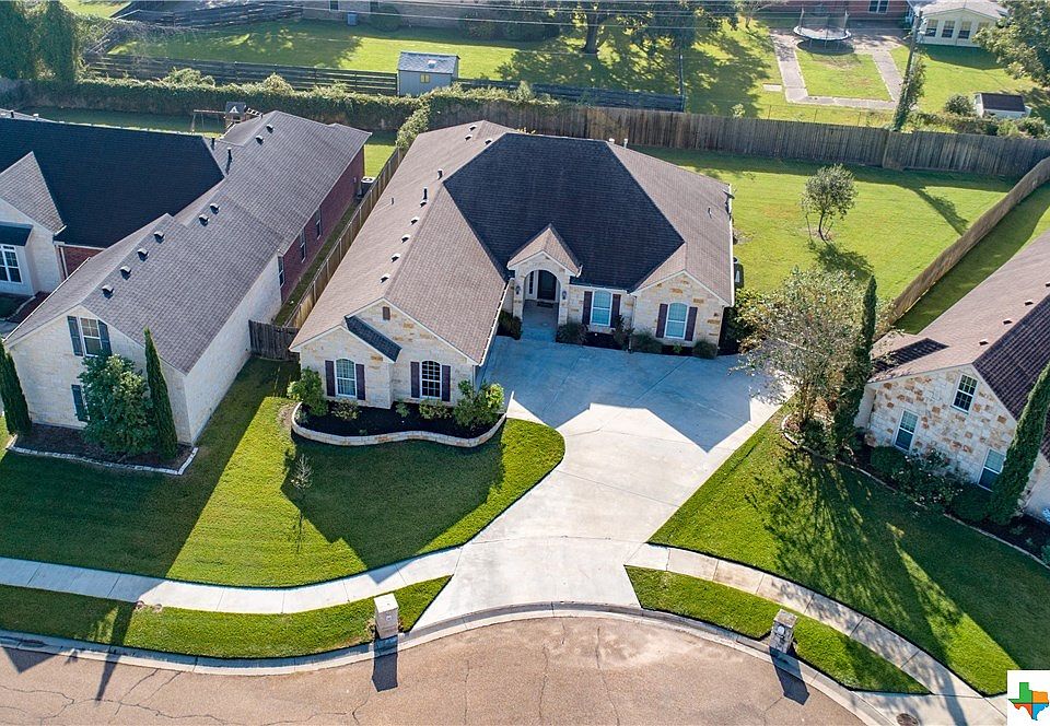 402 Iron Gate, Victoria, TX 77904 Zillow