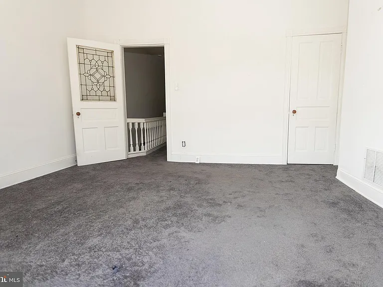 1942 E Pacific St — Photo 12