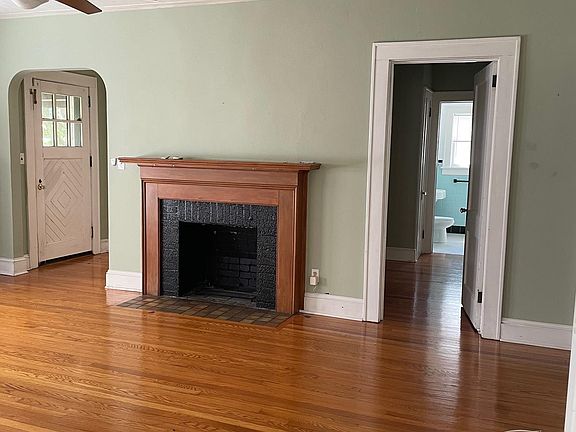 3rd image of 328 Desoto St