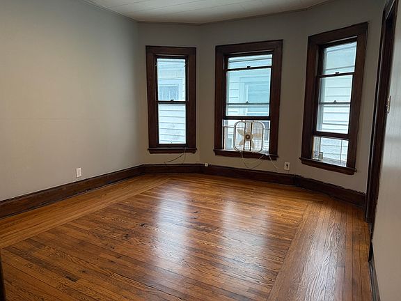 5th image of 825-827 Westcott St