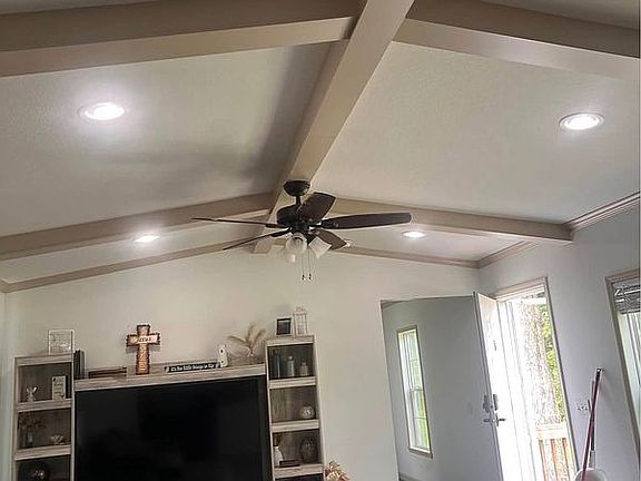 4th image of 34933 Lotts Ln