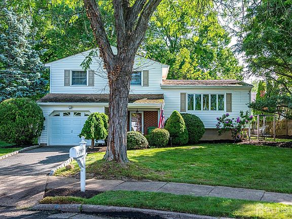 3rd image of 4 Augusta Ct