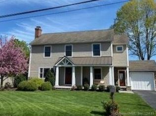 82 Riverview Cir, Fairfield, CT 06824