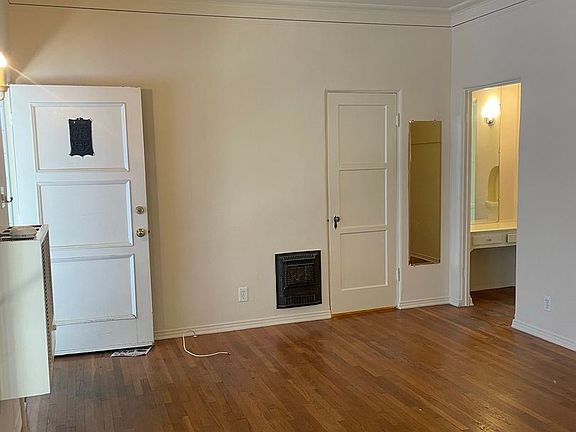 3rd image of 1155 N Wilcox Ave #11456046
