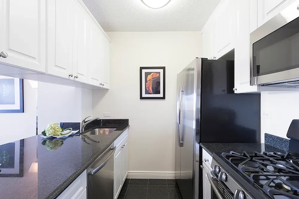 155 East 31st Street — Photo 2