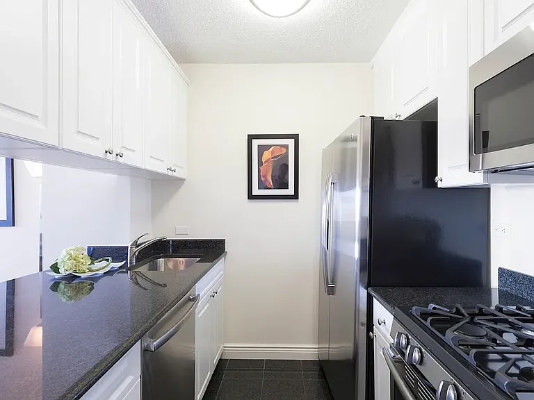 155 E 31st St #W7F — Photo 2