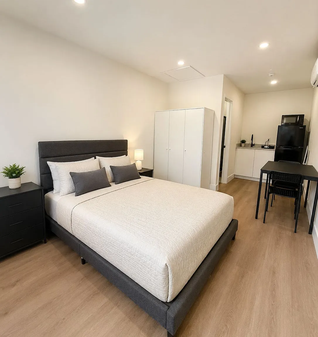 1 bed, 350 sqft, $950 — Photo 1
