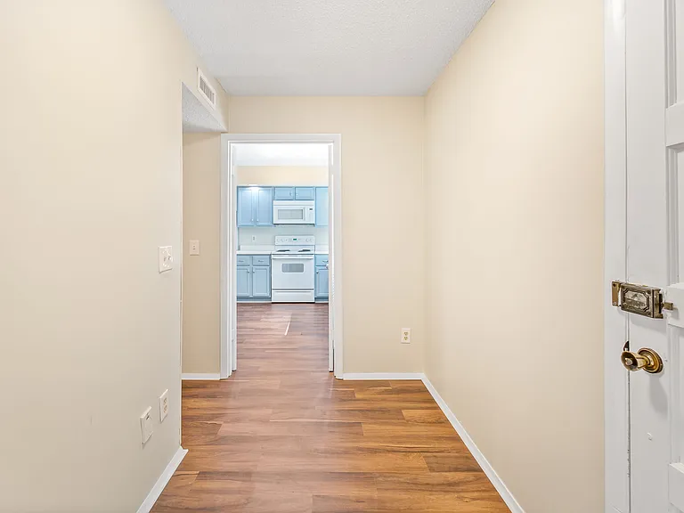 331 Greencastle Dr — Photo 6