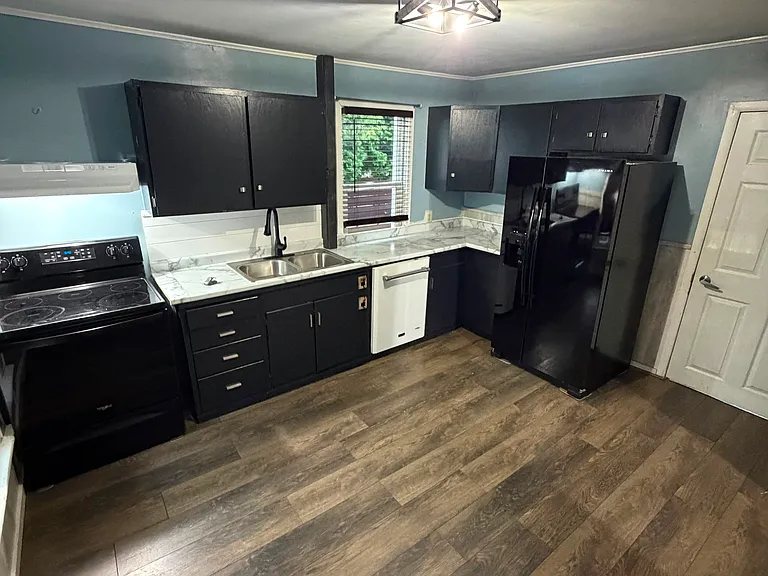 505 Saint Clair St — Photo 7