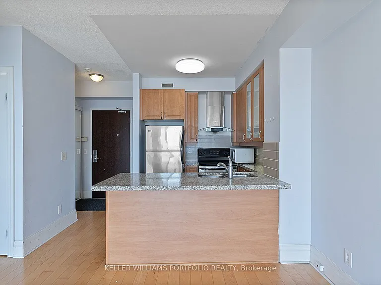 39 Upper Duke Cres #607 — Photo 7