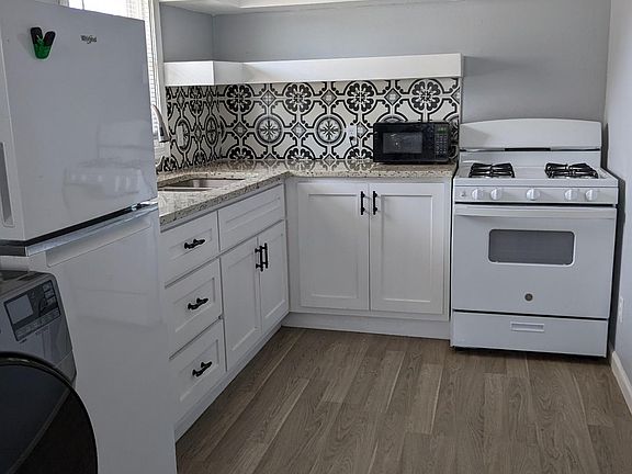 3rd image of 2711 5th Ave APT E