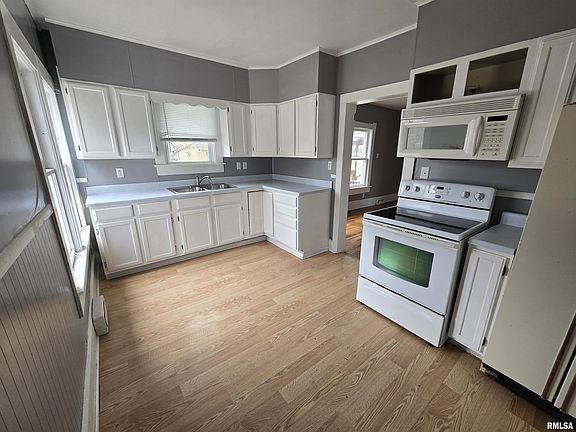 5th image of 165 W Twyman St