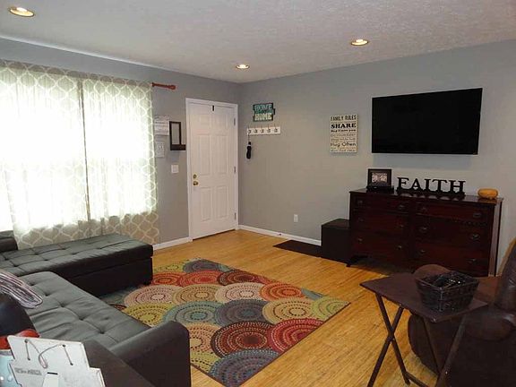 5th image of 1203 Jennifer St