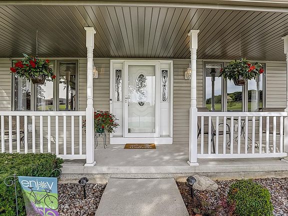 3rd image of 612 Carriage Hill Dr