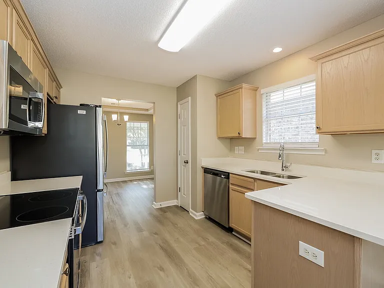 1424 Radley Cv — Photo 8