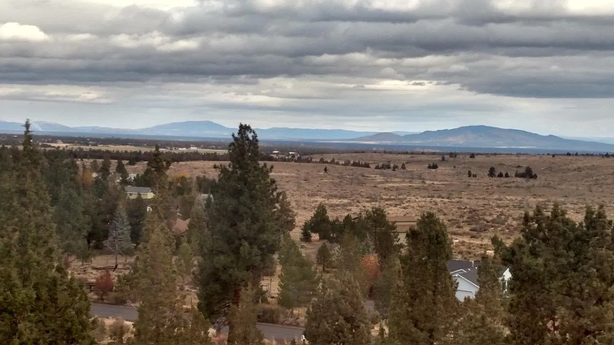 Calgary Drive, Bend — Photo 2