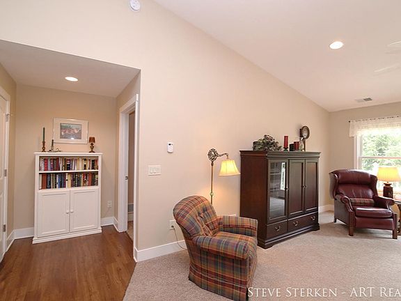5th image of 709 River Walk St Unit 9