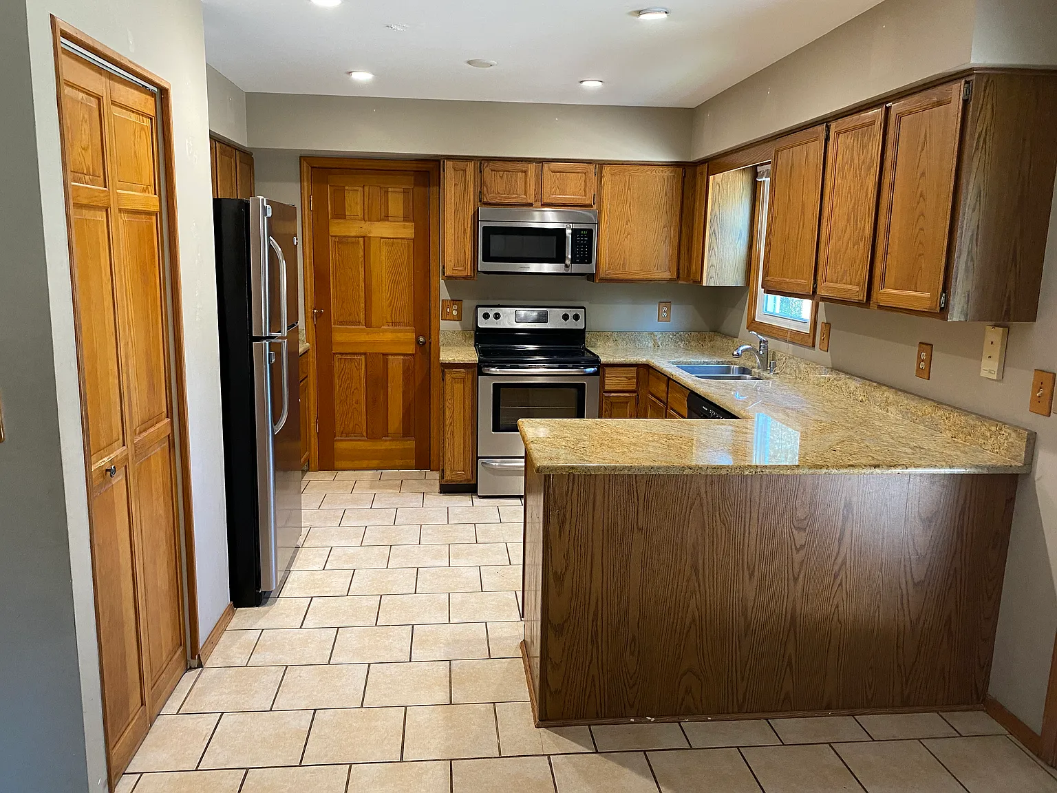 1814 Larson Ave — Photo 4