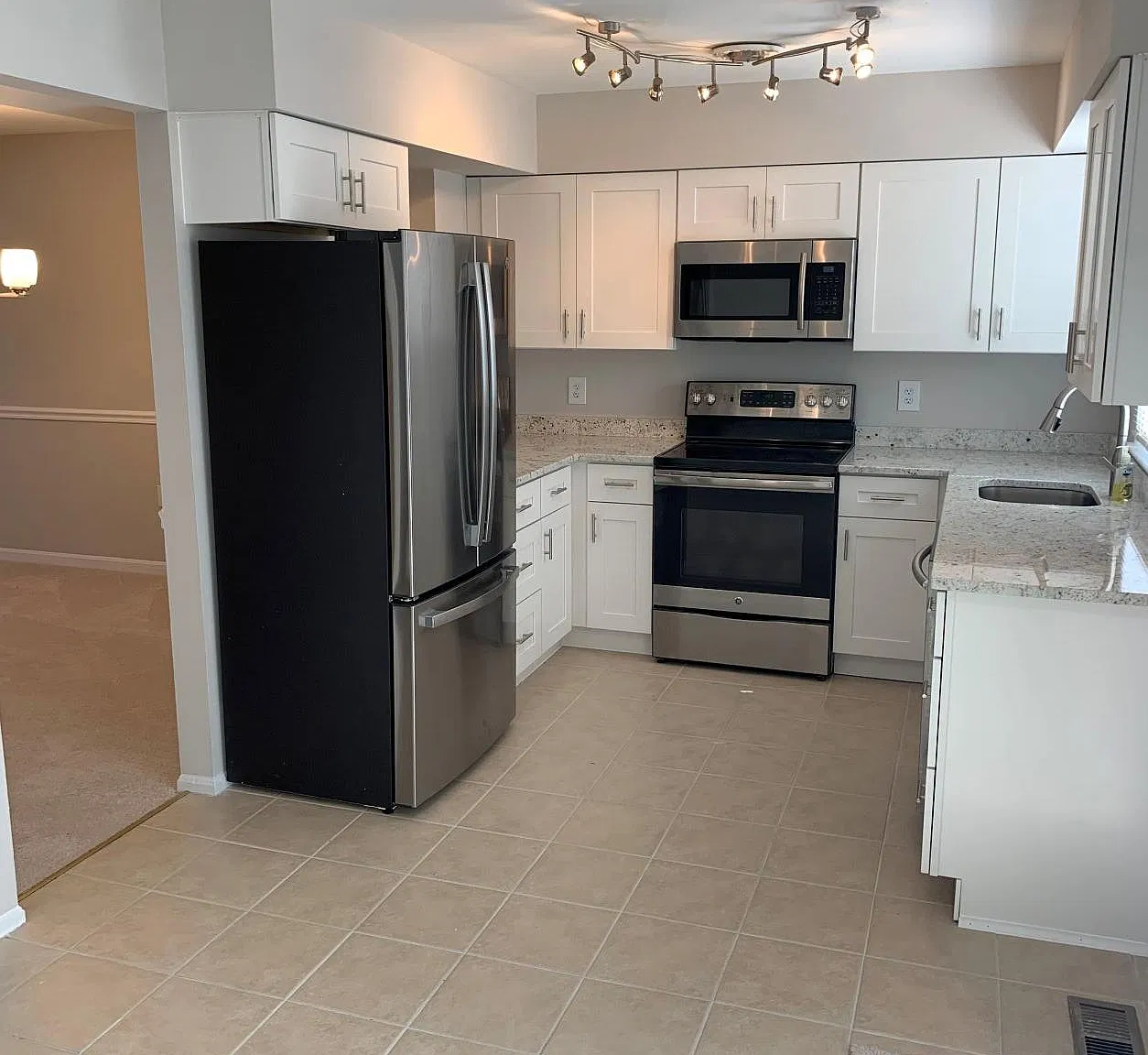 3 bed, 2.5 bath, 1600 sqft, $2,450 — Photo 2