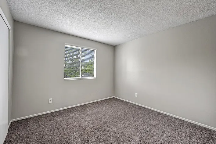 Summit Riverside Apartments — Photo 16