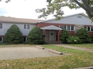 17 Maxim St APT 1, Cranston, RI 02910