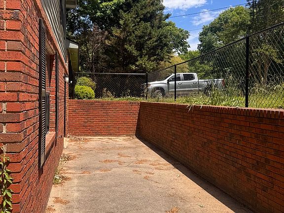 2nd image of 1120 Sweetwater Cir #1122
