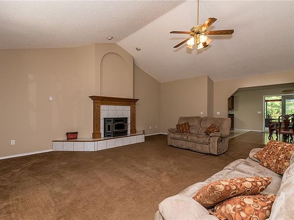 2nd image of 7 Islay Cir