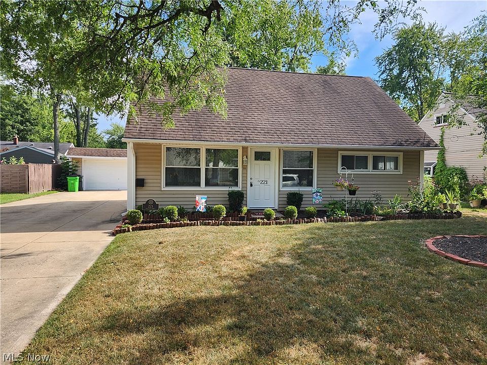 1st image of 221 Wallace Dr