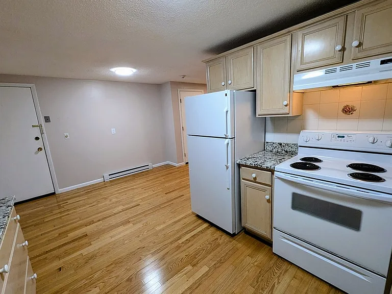 89 Pleasant St #C1 — Photo 4