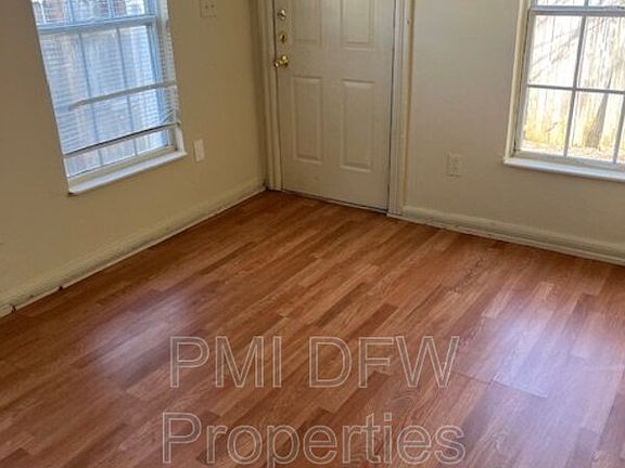 5th image of 219 1/2 S Montreal Ave