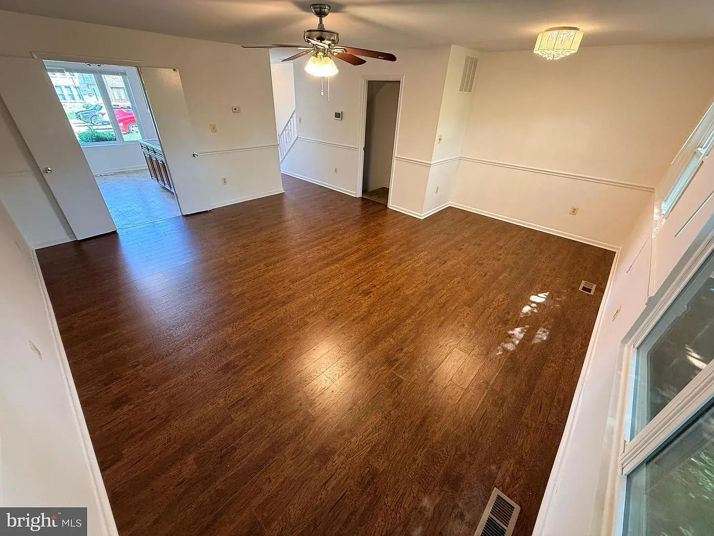 3 bed, 4.0 bath, 1288 sqft, $2,500 — Photo 3