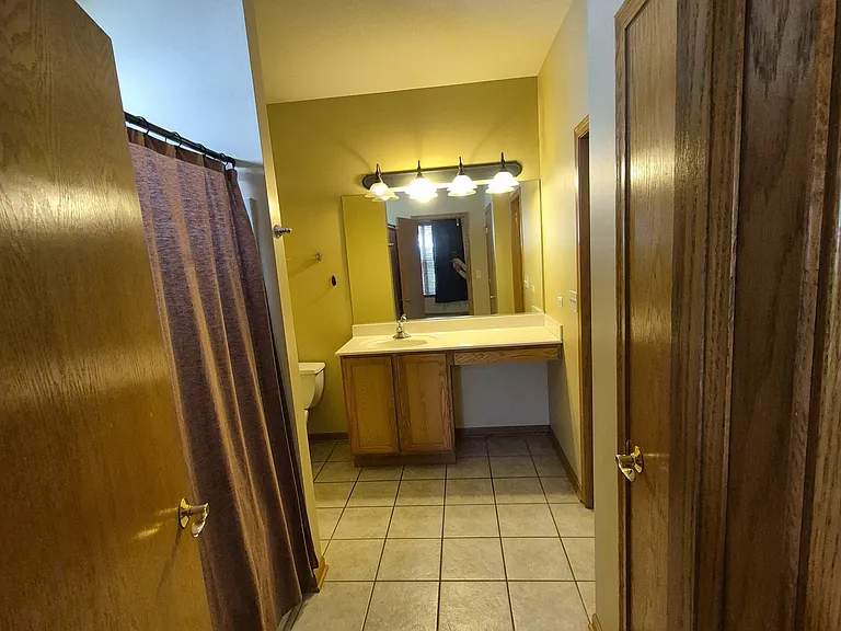 1628 Devonshire Ln — Photo 12