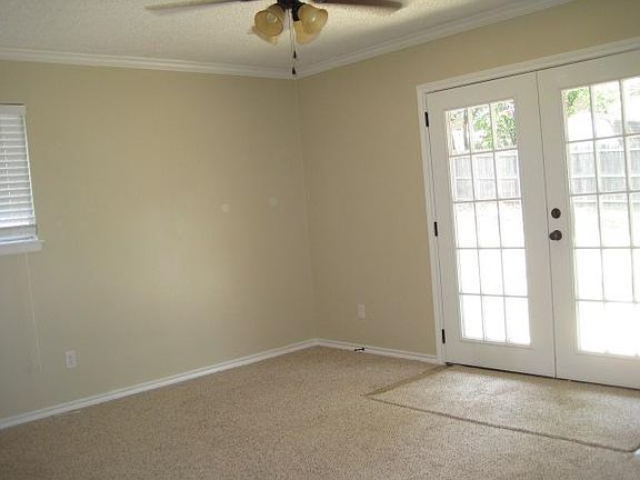 4th image of 7113 Monterrey Dr