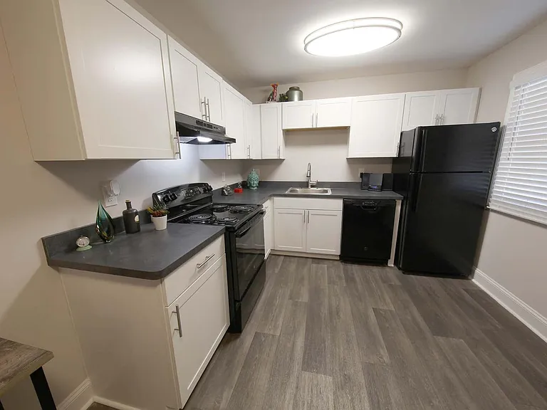The George Apartment Homes — Photo 37