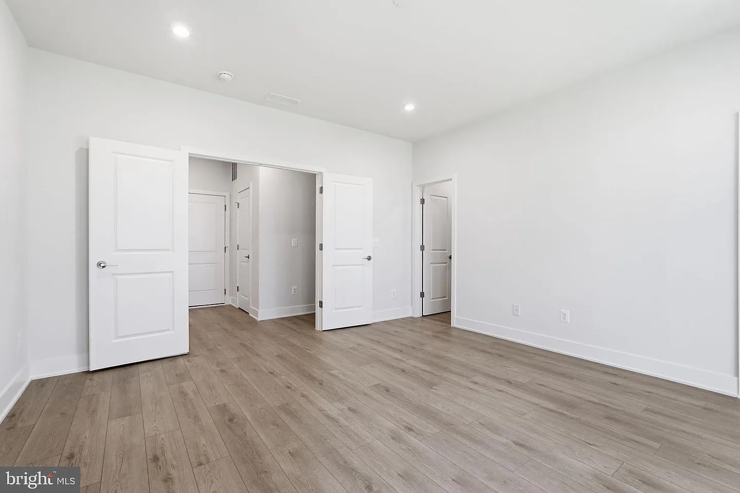 4 bed, 5.0 bath, 2986 sqft, $4,200 — Photo 4