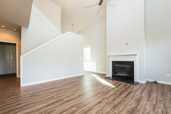 3 bed, 2.5 bath, 1805 sqft, $2,095 — Photo 3
